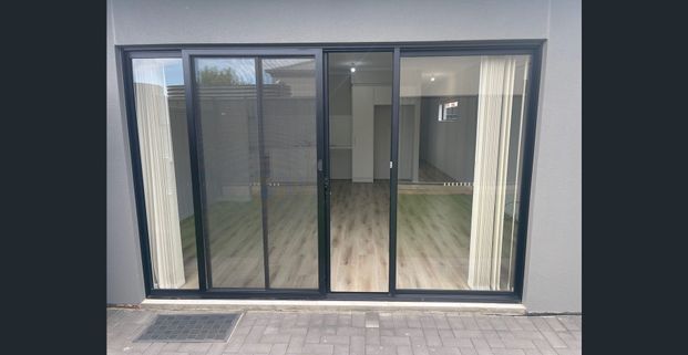 Modern Duplex! Near every convenience. - Photo 1