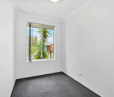 Modern 3 x 2 with Study and Lounge!! - Photo 3