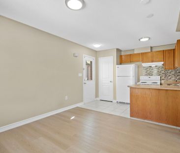 For Lease - 496 White's Hill Avenue Unit# Rear Coach House, Markham... - Photo 6