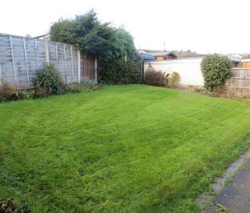 2 bedroom detached bungalow to rent - Photo 2