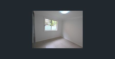 Fully fenced, two bedroom granny flat with gas cooktop! - Photo 3