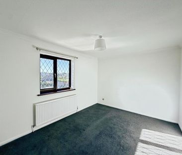 2 bedroom end of terrace house to rent - Photo 4