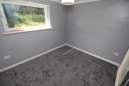 3 bedroom flat to rent - Photo 2