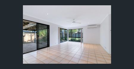 Fresh, Modern & Family Friendly Living in a Quiet Cul-de-Sac! - Photo 2