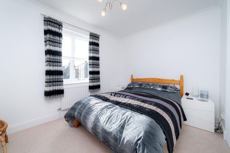 3 bedroom terraced house to rent - Photo 3