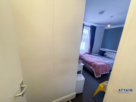 1 bedroom in a house share to rent - Photo 2