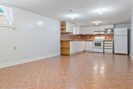 249 Southview Road #Lower - Photo 4