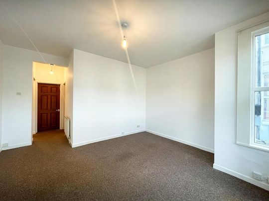 1 bedroom ground floor flat to rent - Photo 1