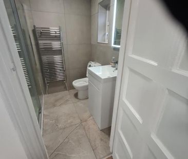 3 bedroom flat to rent - Photo 5