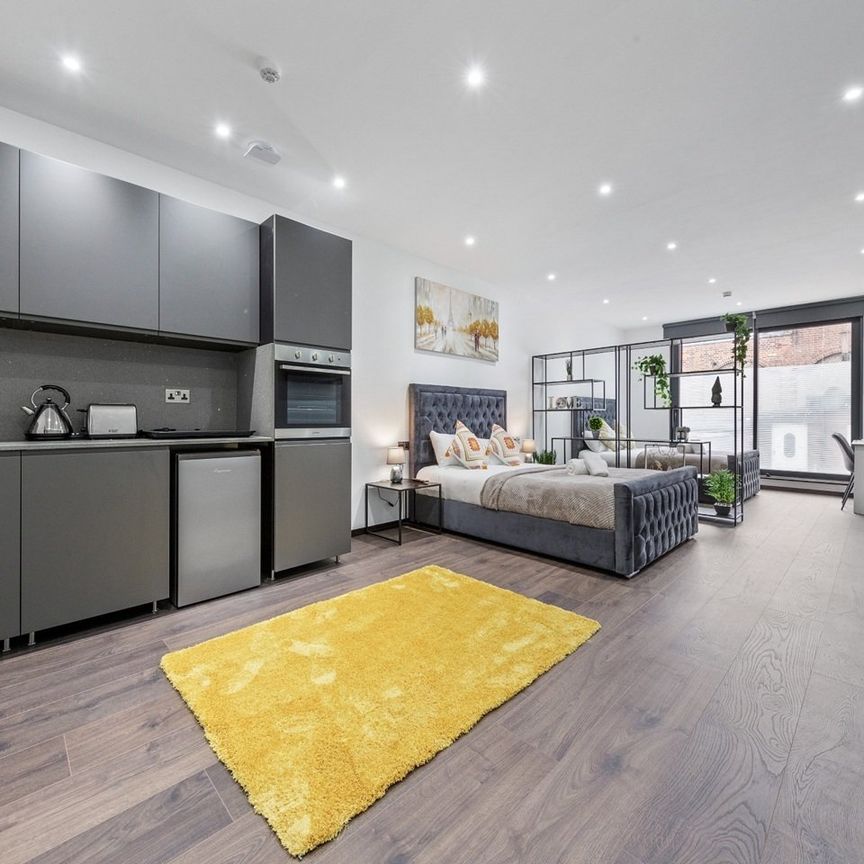 Studio Flat, Woodstock Road, NW11 - Photo 1