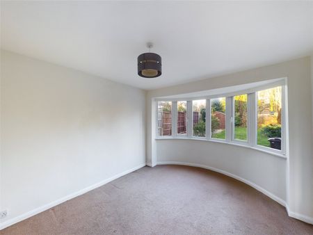 Charles Avenue, Lenton Abbey, Beeston, Nottingham, NG9 - Photo 3