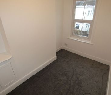 3 bed Terraced - To Let - Photo 6