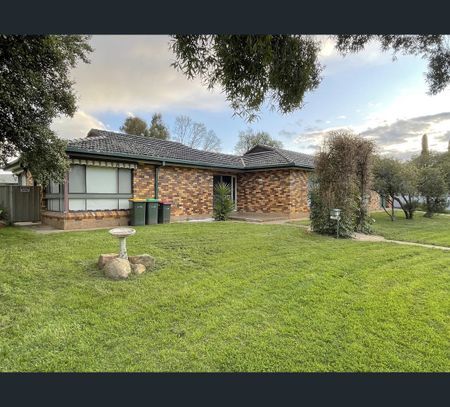 7 Binda Place, Ashmont, NSW 2650 - Photo 5