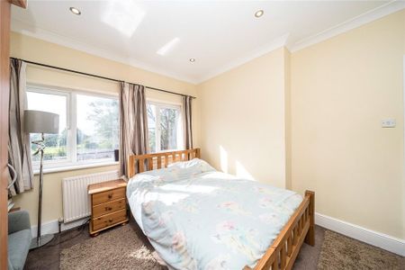 5 bedroom end of terrace house to rent - Photo 2