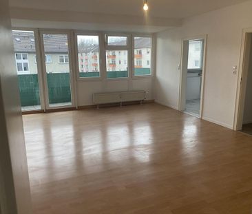 Helle 2-Zimmer-Wohnung mit ca. 65 m², überdachtem Balkon und Einbau... - Photo 1