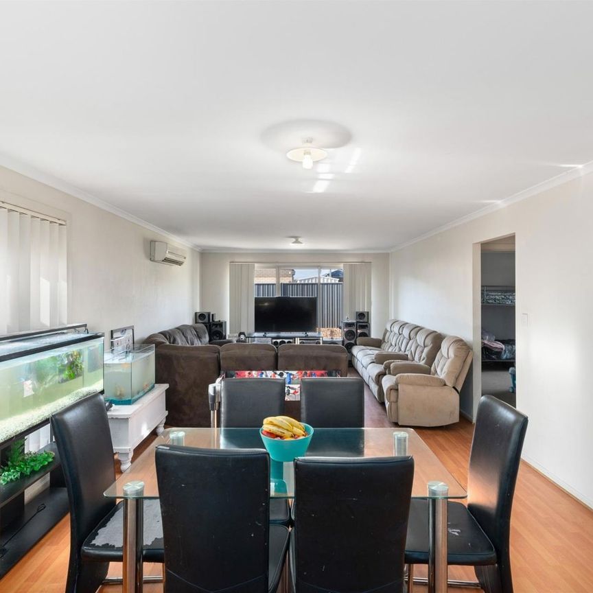 SLEEK & CHIC MODERN FAMILY LIVING WITH FOUR BEDROOMS - Photo 1