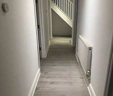 3 Bed Semi-Detached House, St. Albans Road, IG3 - Photo 6