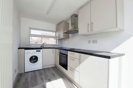 Airdrie Grove, Hartlepool - Photo 5