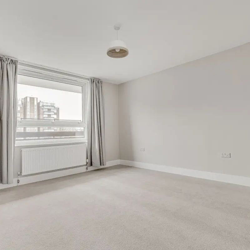 3 bedroom flat in Ranelagh Gardens - Photo 1