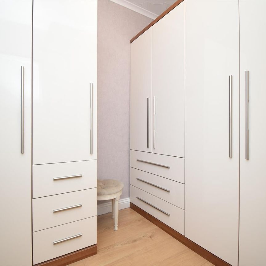 Milton Crescent, Wakefield - Photo 1