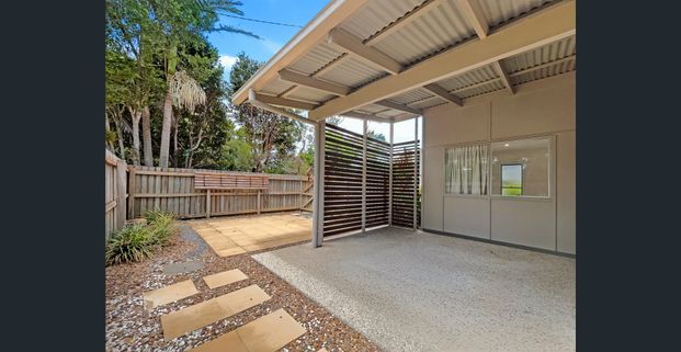 House-Sized Duplex Villa - Moments to Beach and Cafes! - Photo 1