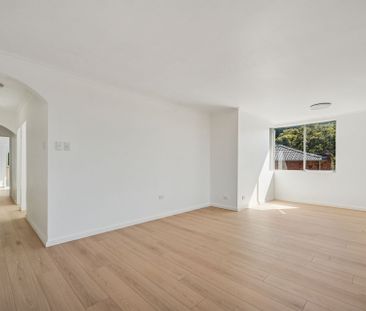 Newly Updated and Light Filled Apartment With Harbour Views - Photo 4