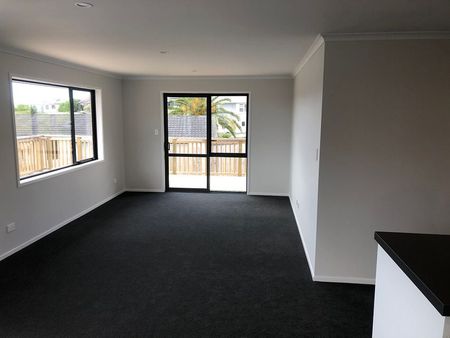 Tidy low maintenance 3 Bedroom for rent. - Photo 4