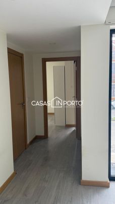 T1 com Lugar de Garagem - Metro de Campanhã - Photo 1