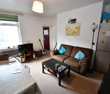 4 bedroom property to rent - Photo 2