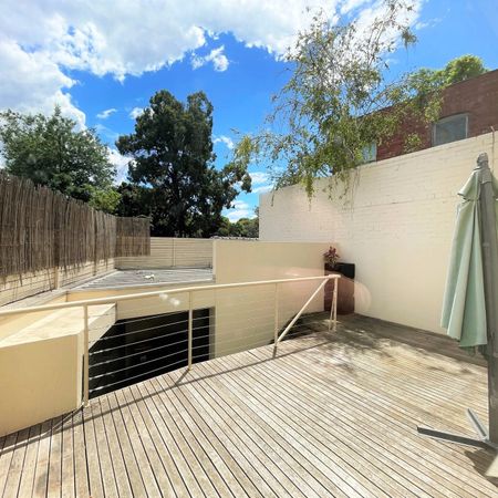 PERFECT POSITIONED WITH COMFORT AND CONVENIENCE. - Photo 3