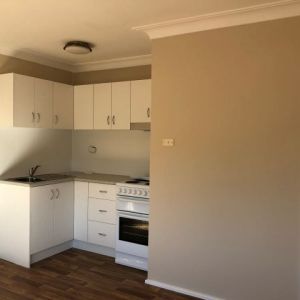 Recently renovated one bedroom unit - Photo 3