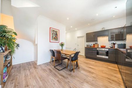 3 bedroom flat to rent - Photo 4