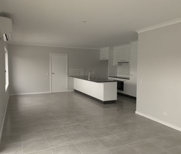 MODERN LOW MAINTENANCE UNIT - Photo 2