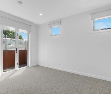 10 Lynott Street, St Kilda. - Photo 4