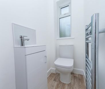 2 bedroom terraced house to rent - Photo 4