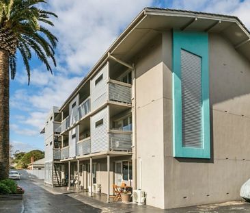 One Bedroom Gem In Convenient Location that is Glenelg North - Photo 2