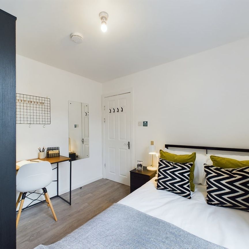 Room in a Shared House, Ruskin Avenue, M14 - Photo 1