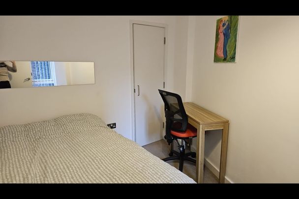 2 Bed Flat, St Pancras Way, NW1 - Photo 1