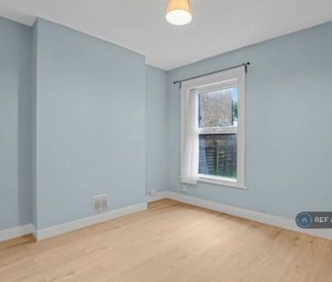2 bedroom maisonette to rent - Photo 2