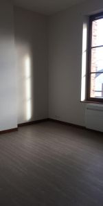 Dans une maison divisée en trois appartements, venez découvrir cet appartement situé au premier... - Photo 4