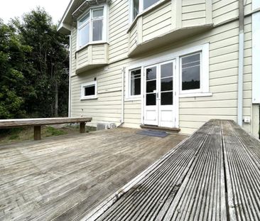 Freshly Renovated 1-Bedroom Unit close to town - Photo 2