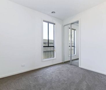 2/137 Market Road, Werribee - Photo 6