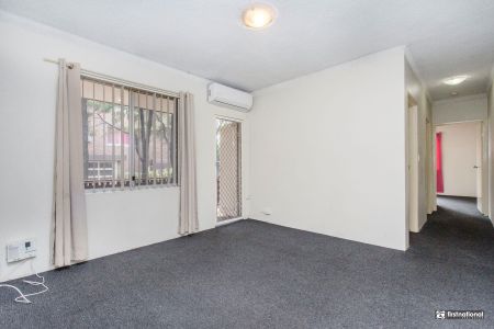 Convenient Ground Floor Living Close to Penrith CBD - Photo 3