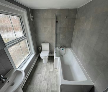 Terraced House to rent on - Photo 3