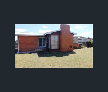 3 Bedroom Home Partly Furnished - Short take over lease available - Photo 4