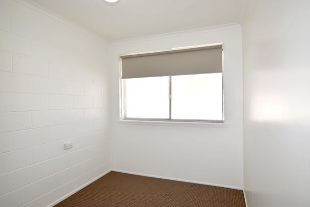 :: BARGAIN ALERT! VERY TIDY TOWNHOUSE - AIR CONDITIONED - Photo 1