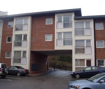2 Bed Flat, Kirk Beston Close, LS11 - Photo 2