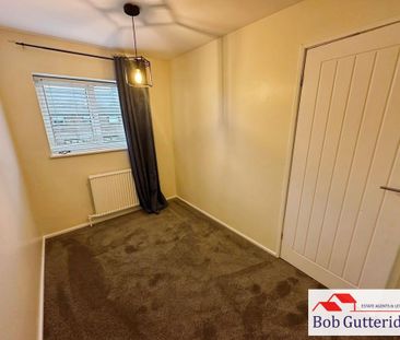 4 bedroom semi-detached house to rent - Photo 5