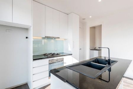 TOP FLOOR SUB-PENTHOUSE IN THE HEART OF OAKLEIGH - Photo 5