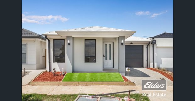 Brand New Home ready to move ASAP! - Photo 1